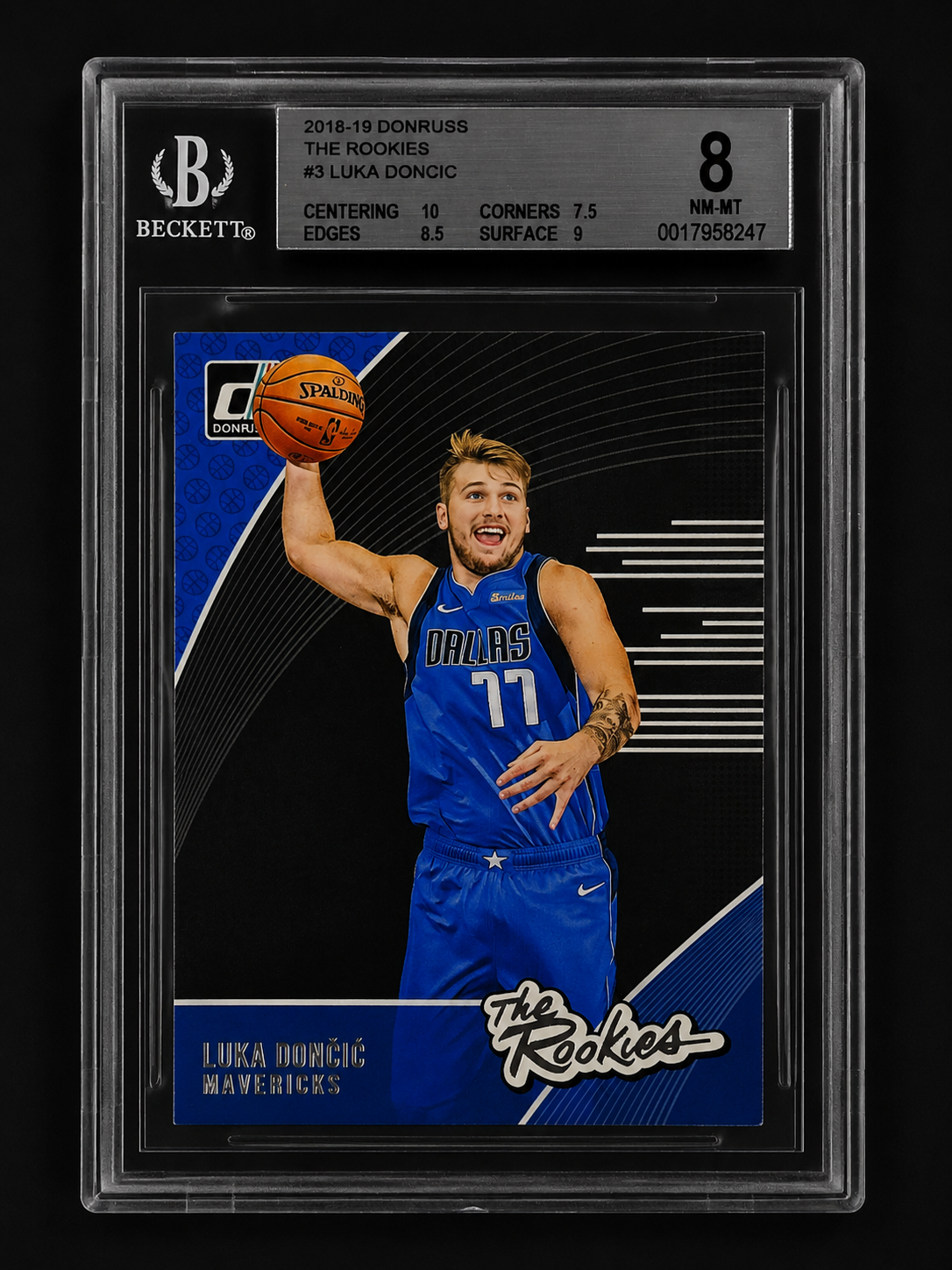 Luka Doncic Dallas Mavericks 2018 Donruss The Rookies.
 


Beautiful card in hand.